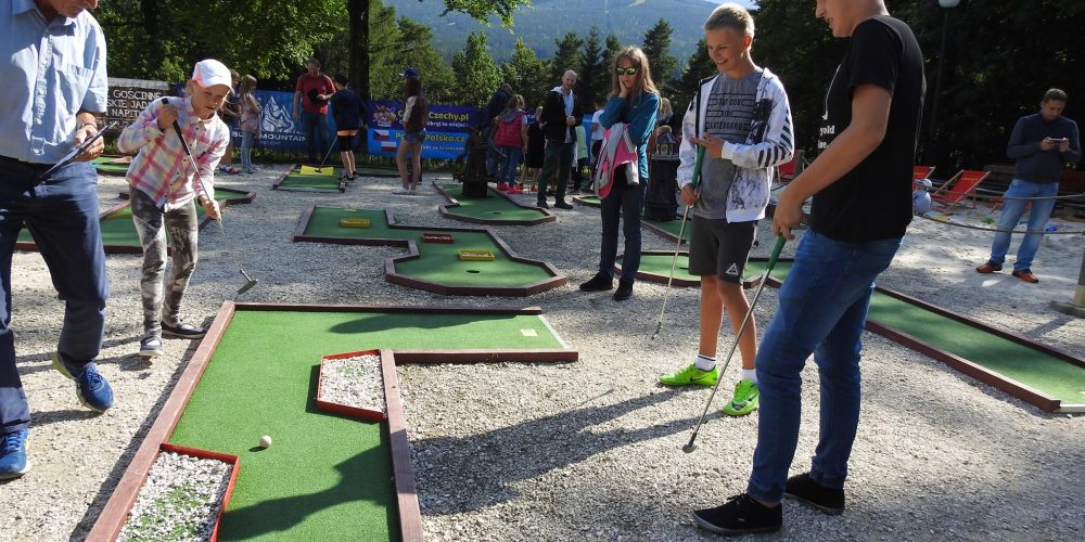 http://parkesplanada.com/wp-content/uploads/2017/08/minigolf9.jpg